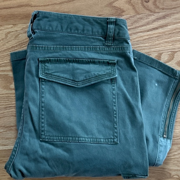 Vineyard Vines Garment Dyed Skinny Utility Pant (4) - Picture 11 of 14